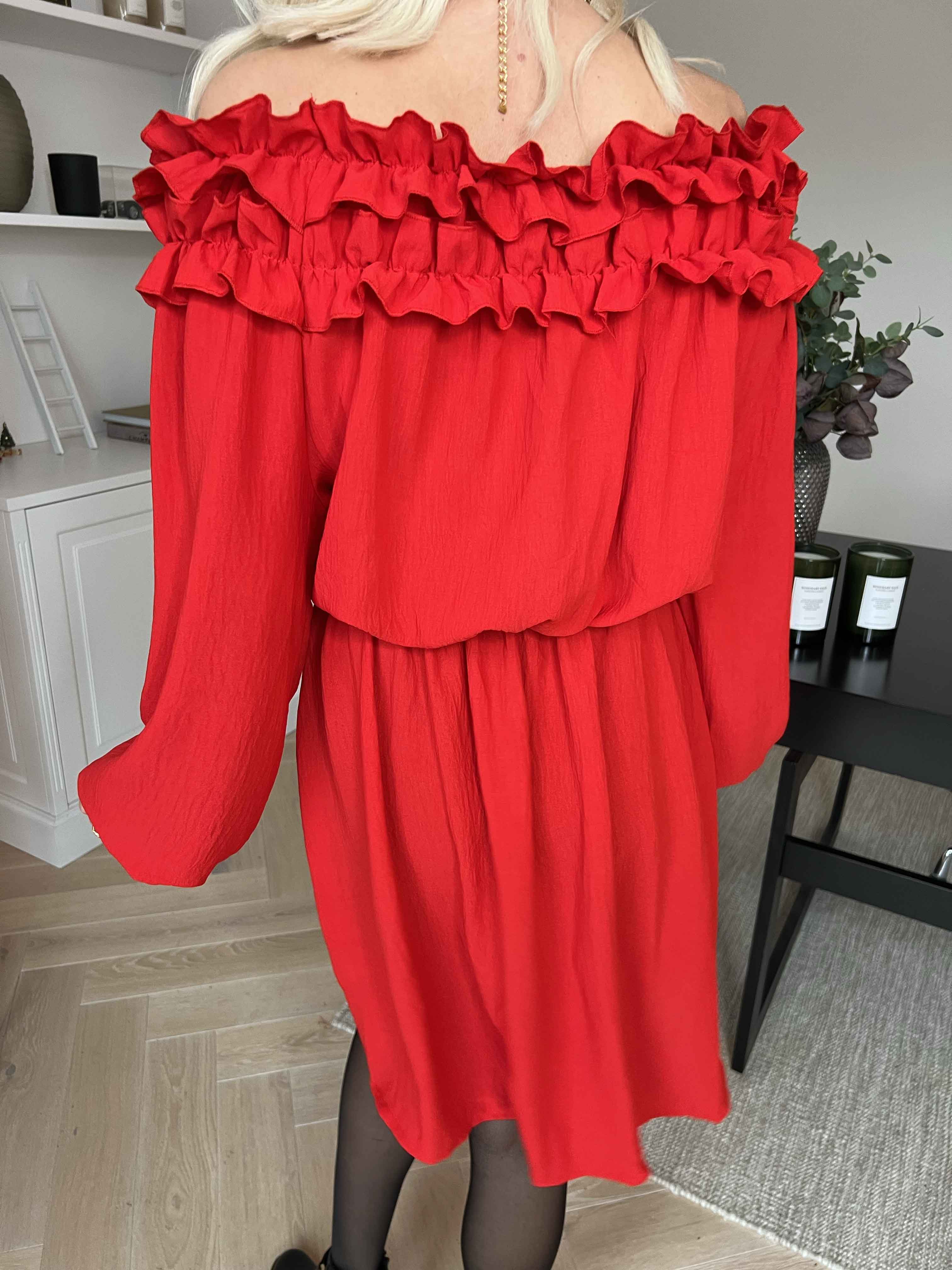 Chili Fitted Dress - Sød kjole med flæsekant og elastik i taljen